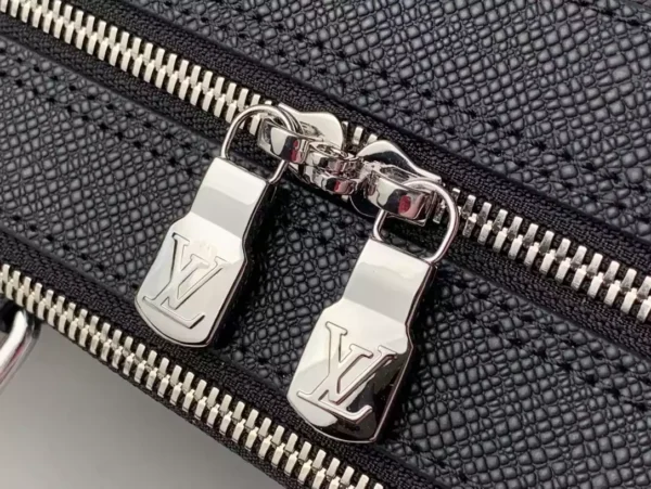 LV Porte Documents Voyage Black Taiga Cowhide Leather - RBV73