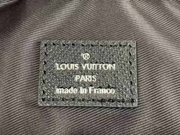 LV Porte Documents Voyage Black Taiga Cowhide Leather - RBV73