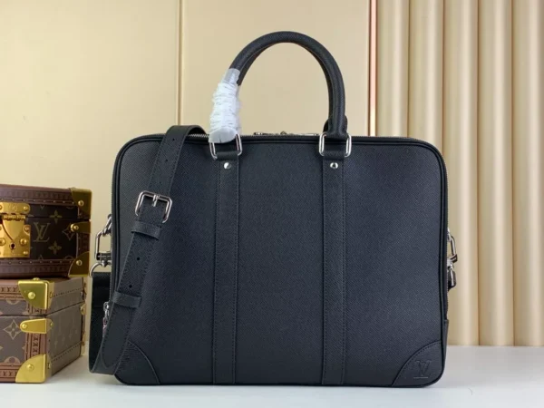 LV Porte Documents Voyage Black Taiga Cowhide Leather - RBV73