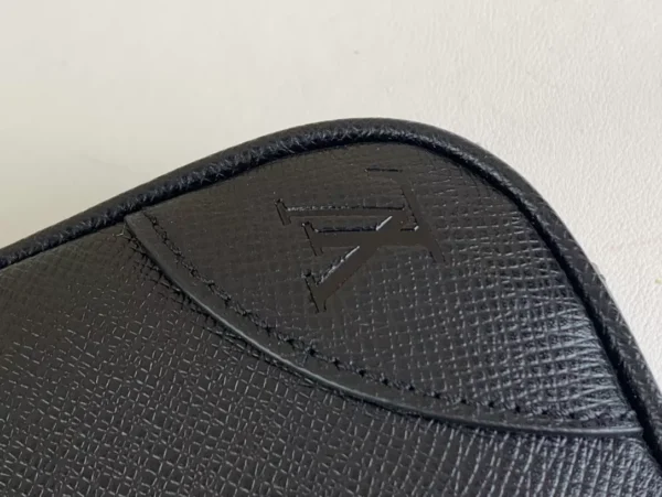LV Porte Documents Voyage PM - RBV71