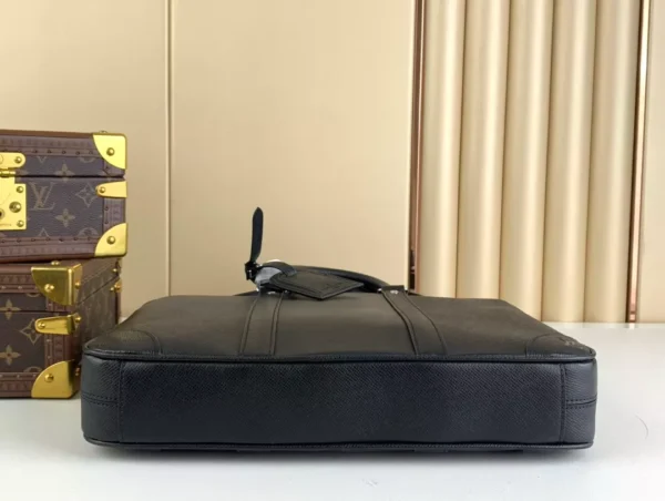 LV Porte Documents Voyage PM - RBV71