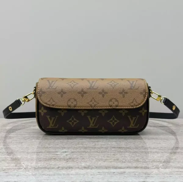 LV Wallet On Chain Ivy M26587 - RLB34