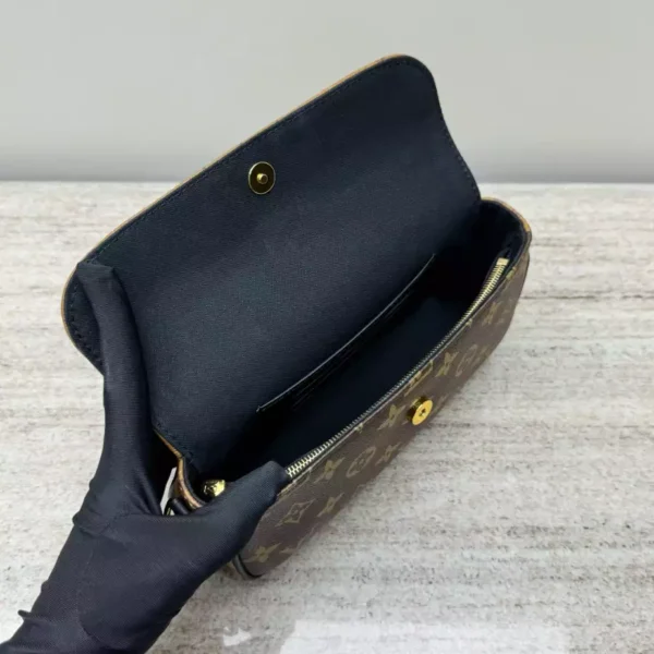 LV Wallet On Chain Ivy M26587 - RLB34