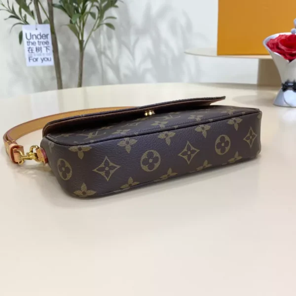 LV Wallet On Chain Ivy M81911 - RLB35