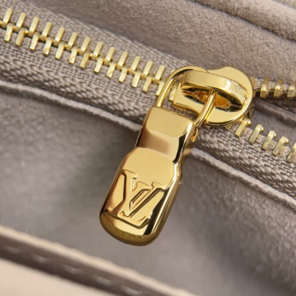 LV Wallet On Chain Ivy M82211 - RLB32