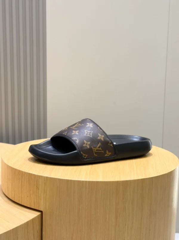 LV Waterfront Mule - S69