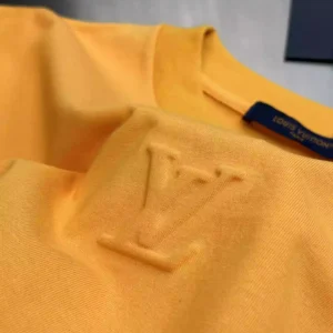 Embossed LV T-Shirt - LRT78