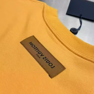 Embossed LV T-Shirt - LRT78