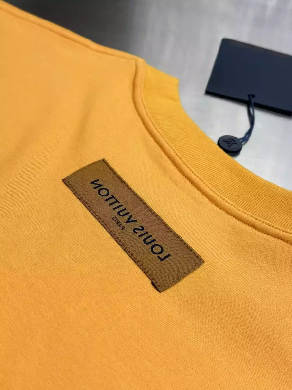 Embossed LV T-Shirt - LRT78