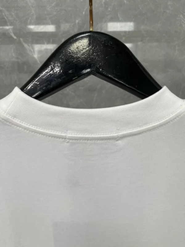 LV Monogram Gradient Embellished Short-Sleeved Crewneck - LRT101