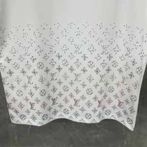 LV Monogram Gradient Embellished Short-Sleeved Crewneck - LRT101