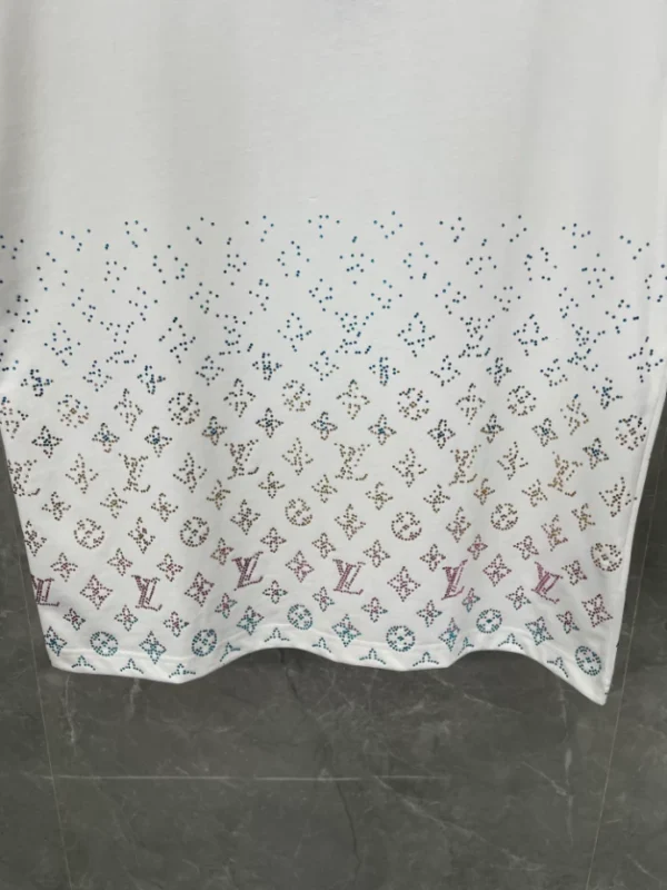 LV Monogram Gradient Embellished Short-Sleeved Crewneck - LRT101
