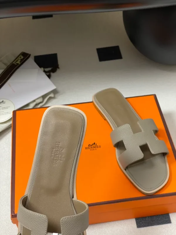 Hermes Oran Sandal - H06