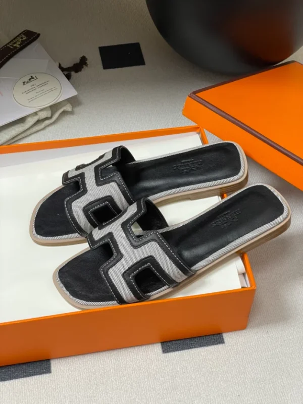 Hermes Oran Sandal - H12