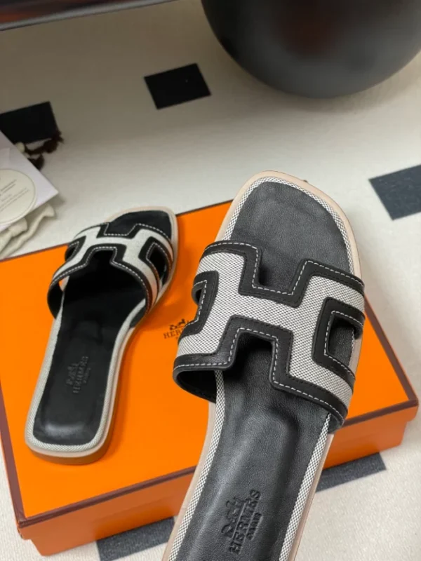 Hermes Oran Sandal - H12