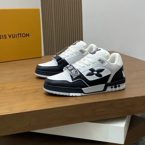 LV Trainer Sneakers - RLS158