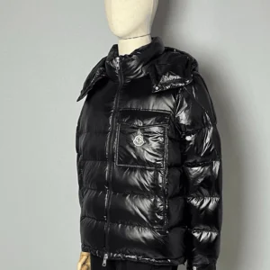Moncler Logo Wollaston Down Jacket In Black – CJ07