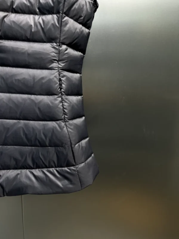 Moncler Jacket In Black – CJ13