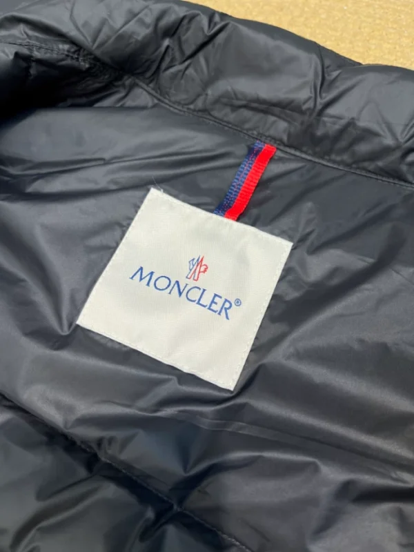 Moncler Jacket In Black – CJ13