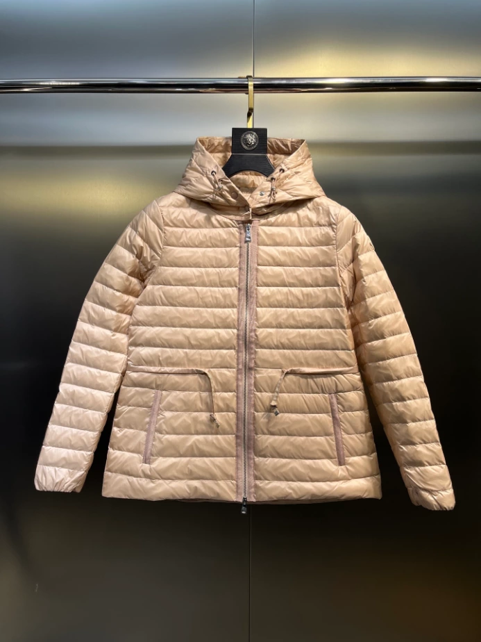 Moncler Raie Packable Hooded Short Down Jacket – CJ36