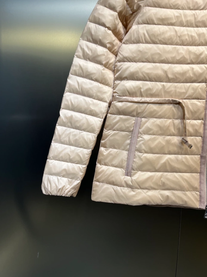 Moncler Raie Packable Hooded Short Down Jacket – CJ36