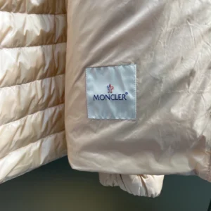 Moncler Raie Packable Hooded Short Down Jacket – CJ36