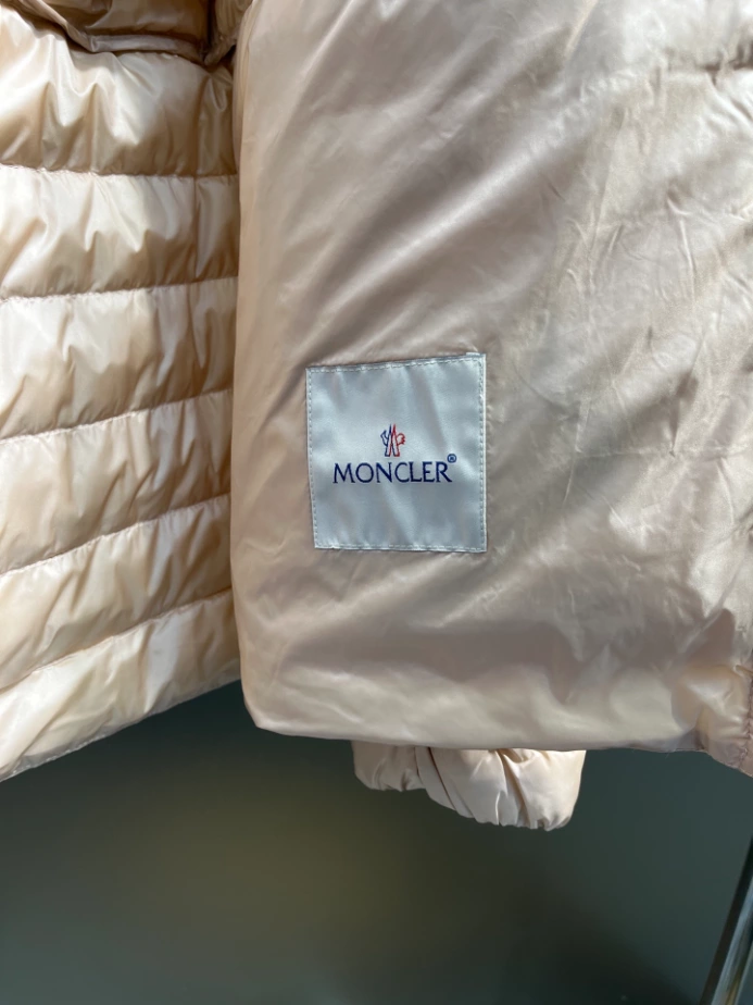 Moncler Raie Packable Hooded Short Down Jacket – CJ36