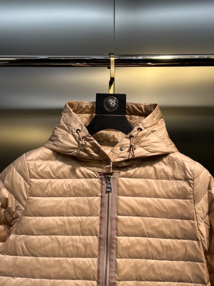 Moncler Raie Packable Hooded Short Down Jacket – CJ36