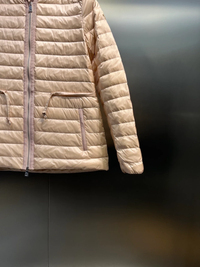 Moncler Raie Packable Hooded Short Down Jacket – CJ36