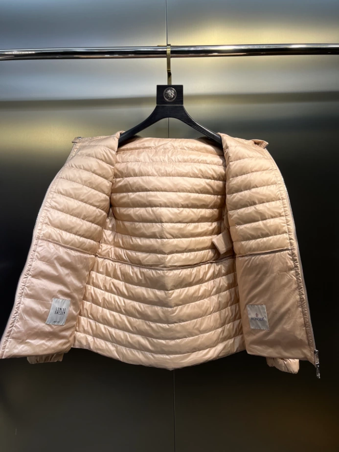 Moncler Raie Packable Hooded Short Down Jacket – CJ36