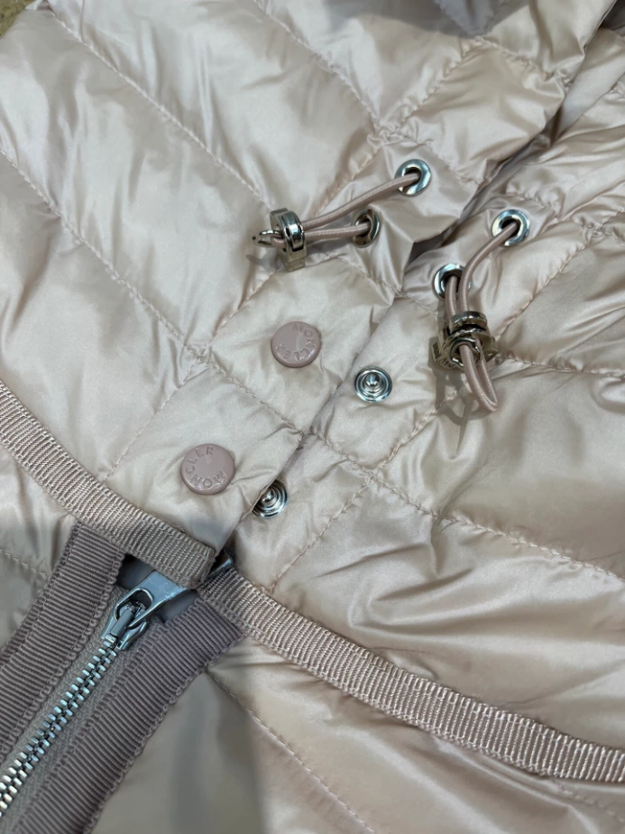 Moncler Raie Packable Hooded Short Down Jacket – CJ36