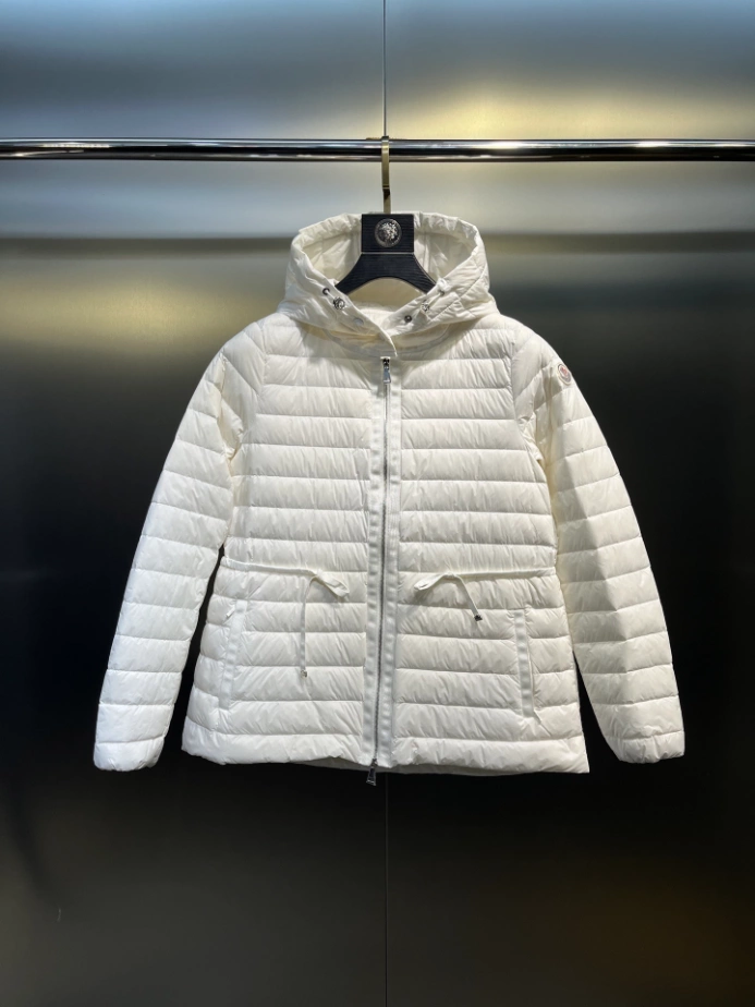 Moncler Raie Packable Hooded Short Down Jacket – CJ37