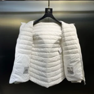 Moncler Raie Packable Hooded Short Down Jacket – CJ37