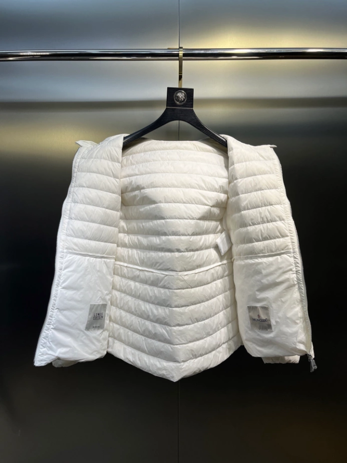 Moncler Raie Packable Hooded Short Down Jacket – CJ37