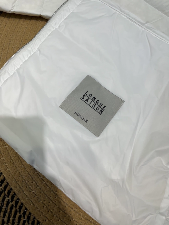 Moncler Raie Packable Hooded Short Down Jacket – CJ37