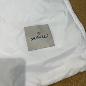 Moncler Raie Packable Hooded Short Down Jacket – CJ37