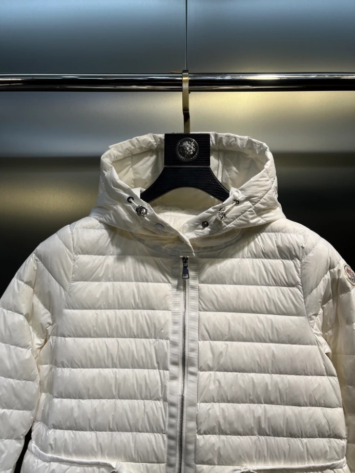 Moncler Raie Packable Hooded Short Down Jacket – CJ37
