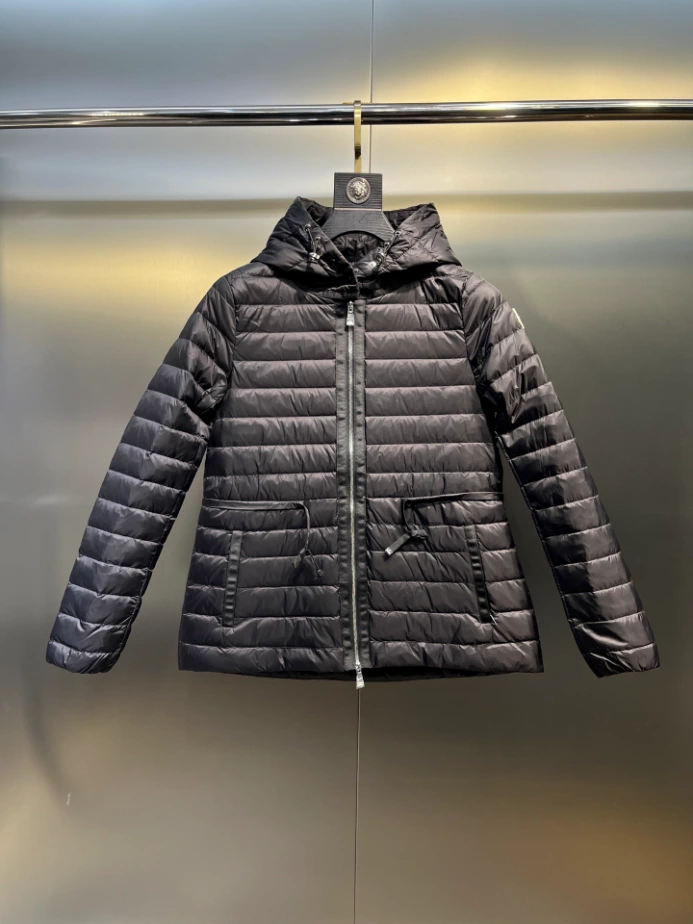 Moncler Raie Packable Hooded Short Down Jacket – CJ38