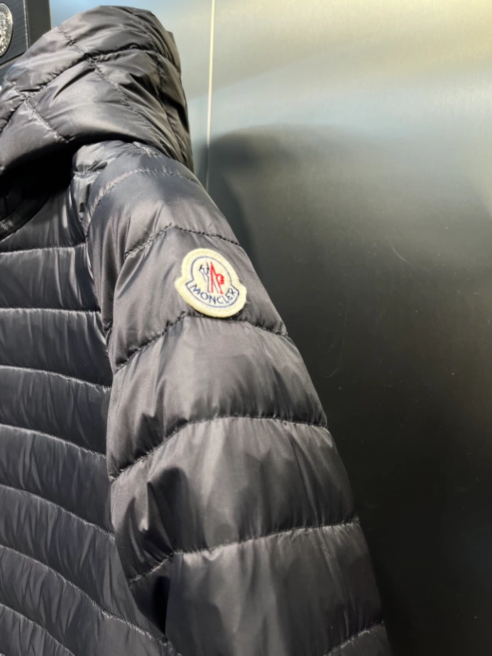 Moncler Raie Packable Hooded Short Down Jacket – CJ38