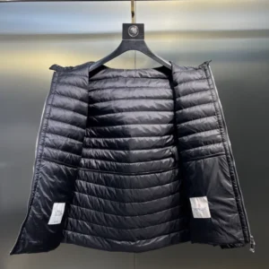 Moncler Raie Packable Hooded Short Down Jacket – CJ38