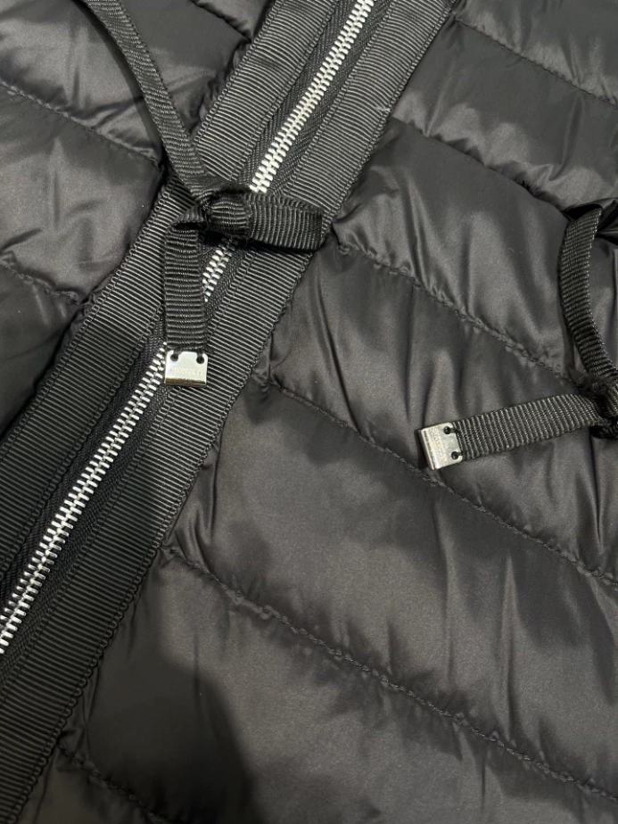 Moncler Raie Packable Hooded Short Down Jacket – CJ38