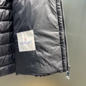 Moncler Raie Packable Hooded Short Down Jacket – CJ38