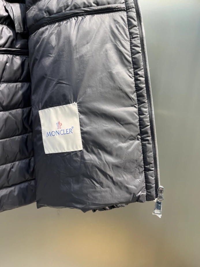 Moncler Raie Packable Hooded Short Down Jacket – CJ38