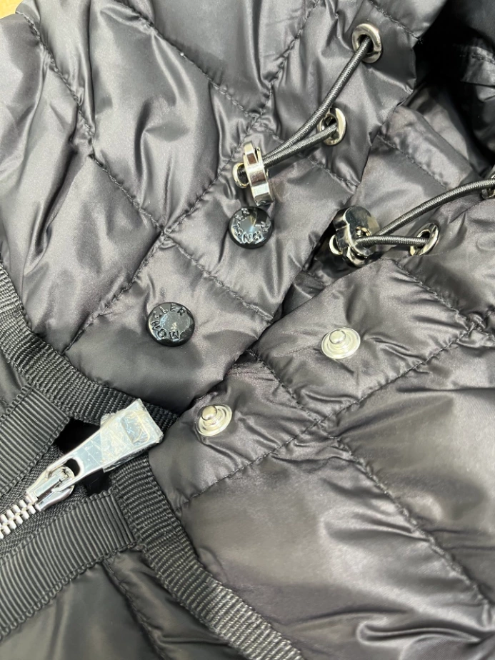 Moncler Raie Packable Hooded Short Down Jacket – CJ38