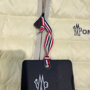 Moncler Grenoble Logo-Print Puffer Jacket – CJ41