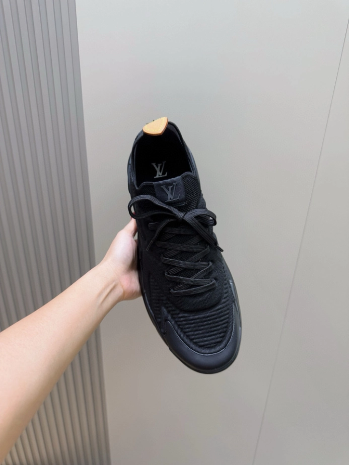 LV Runner Tatic Sneaker - RLS179