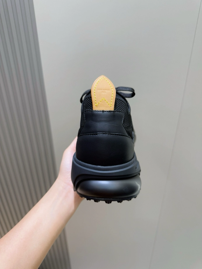 LV Runner Tatic Sneaker - RLS179