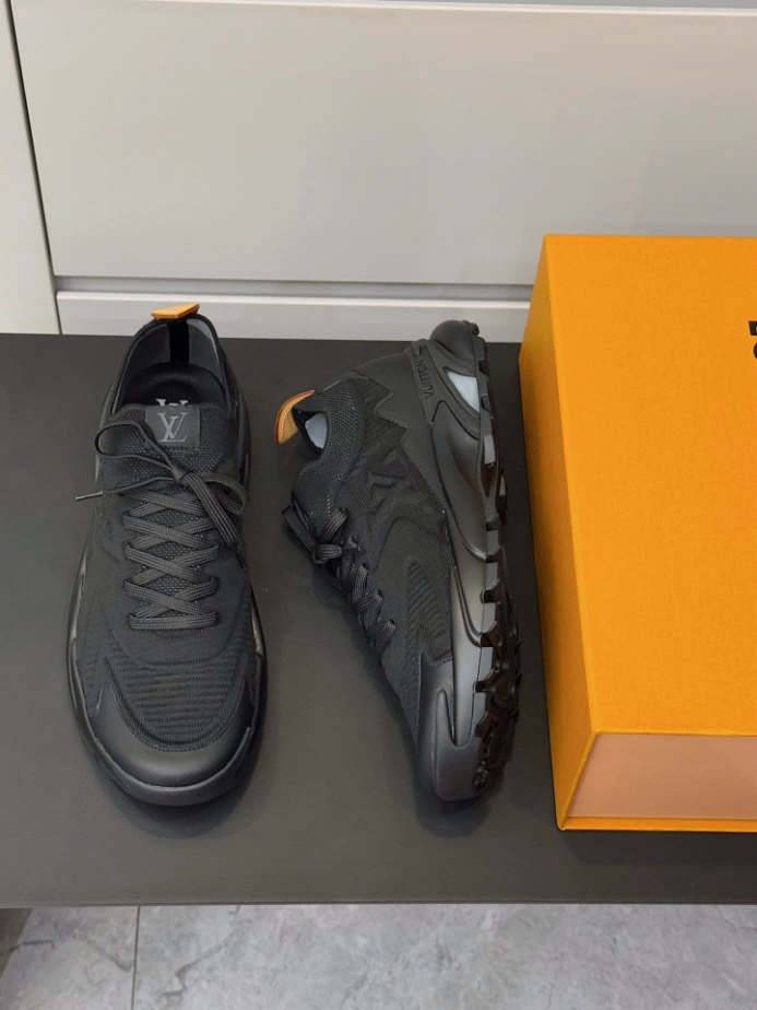 LV Runner Tatic Sneaker - RLS179