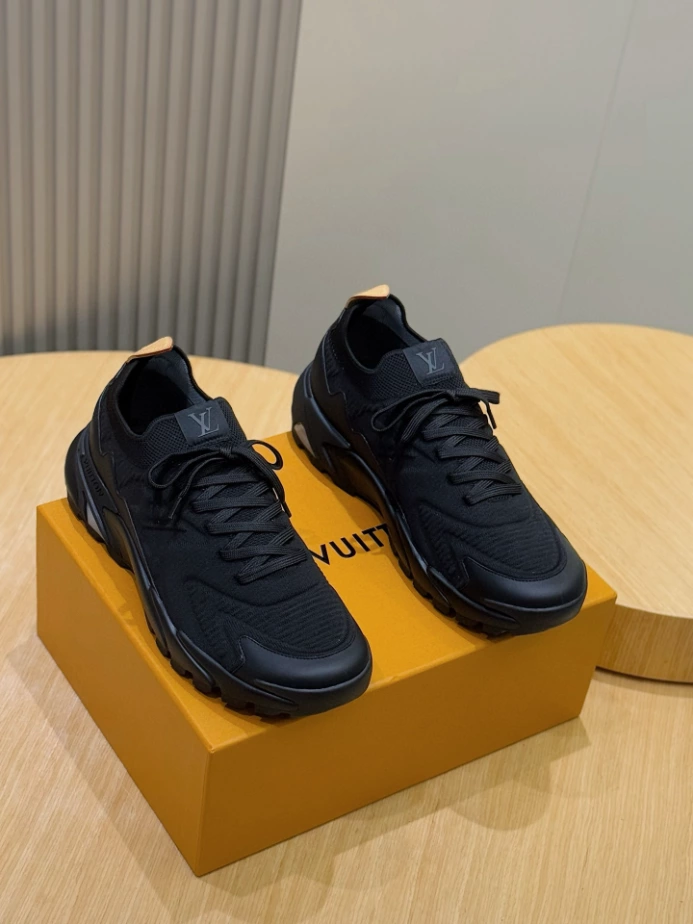 LV Runner Tatic Sneaker - RLS179