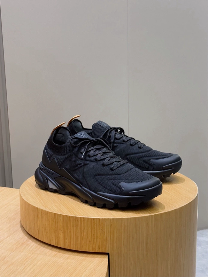 LV Runner Tatic Sneaker - RLS179